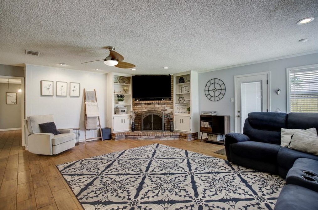 858 Silverpines Rd, Houston TX  77062-5614 exterior
