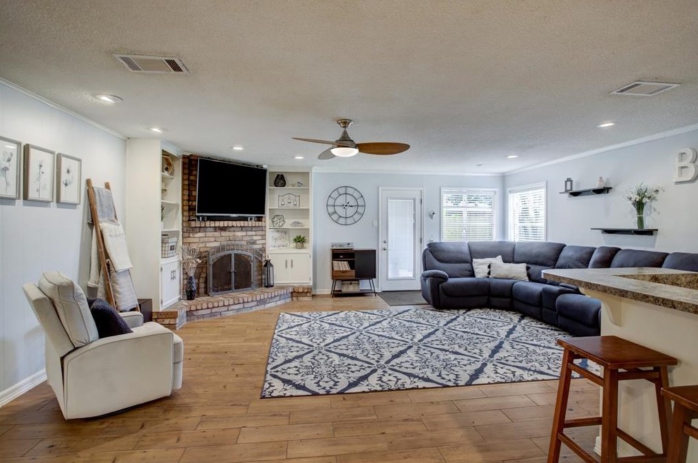 858 Silverpines Rd, Houston TX  77062-5614 exterior