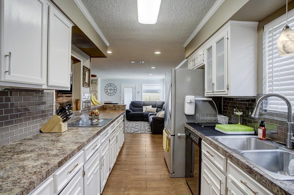 858 Silverpines Rd, Houston TX  77062-5614 exterior
