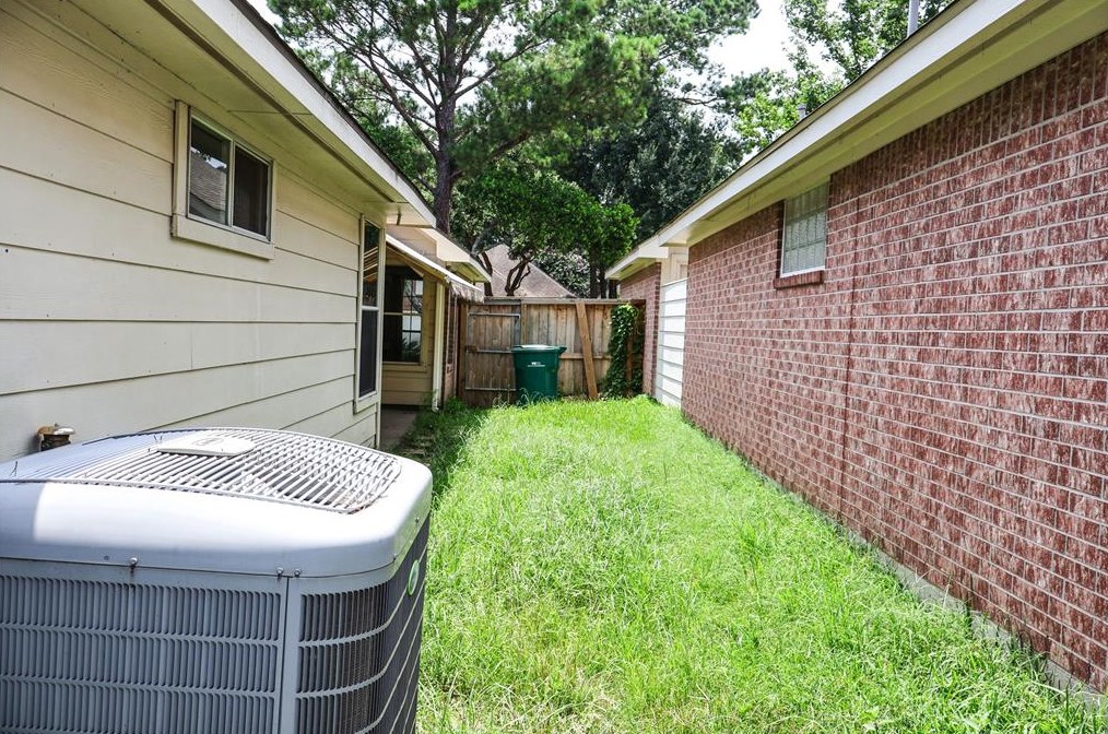 10 Glen Erin Dr, Spring TX  77382-3100 exterior