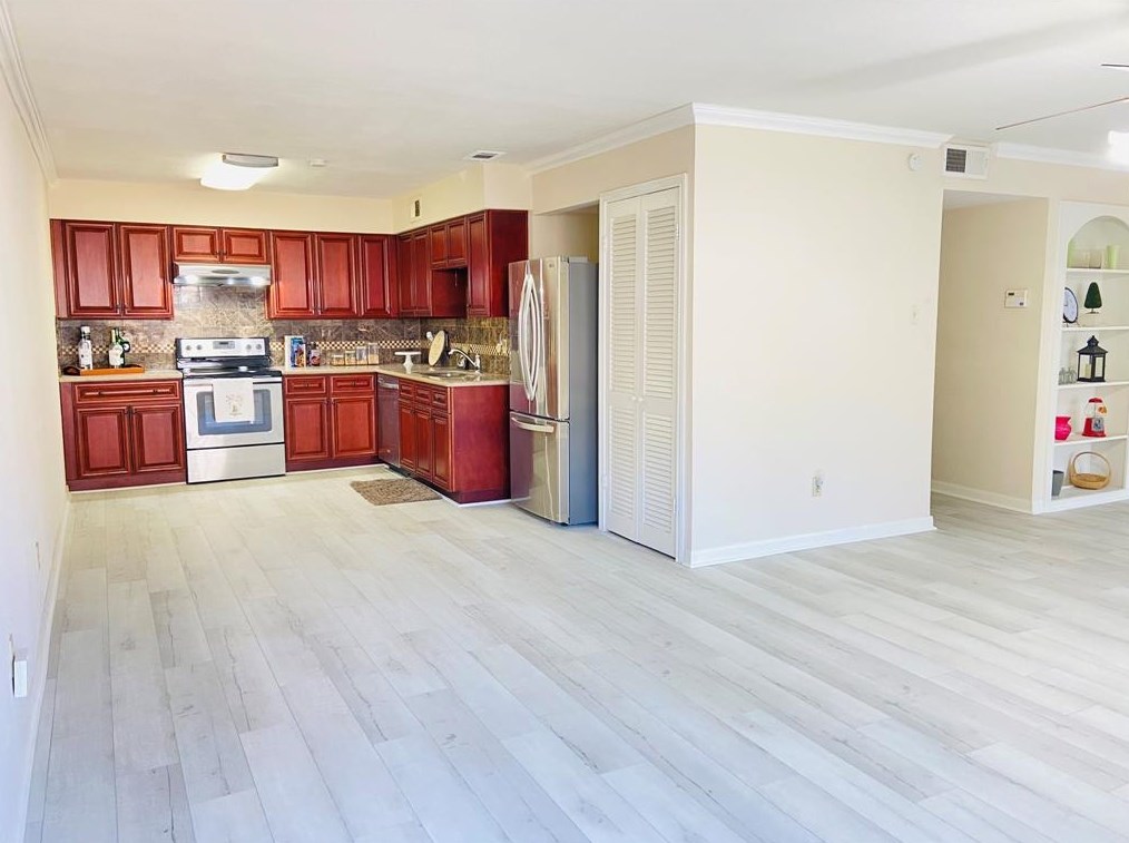 10351 Briar Frst Dr, Houston TX  77042-2322 exterior