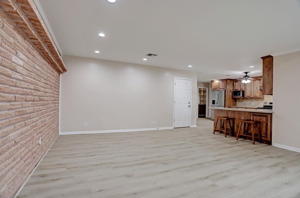 5011 Stillbrooke Dr, Houston TX  77096-5034 exterior