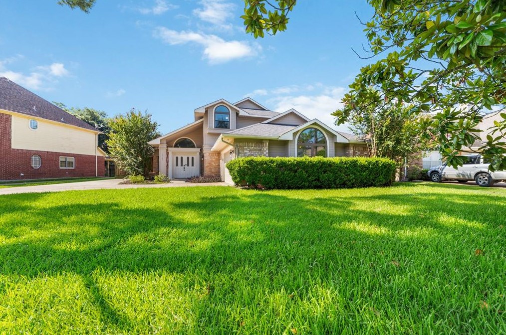 13103 Wickersham Ln, Houston TX  77077-5516 exterior