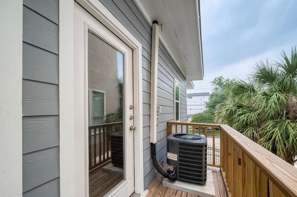 1503 Isabella St, Houston TX  77004-4059 exterior