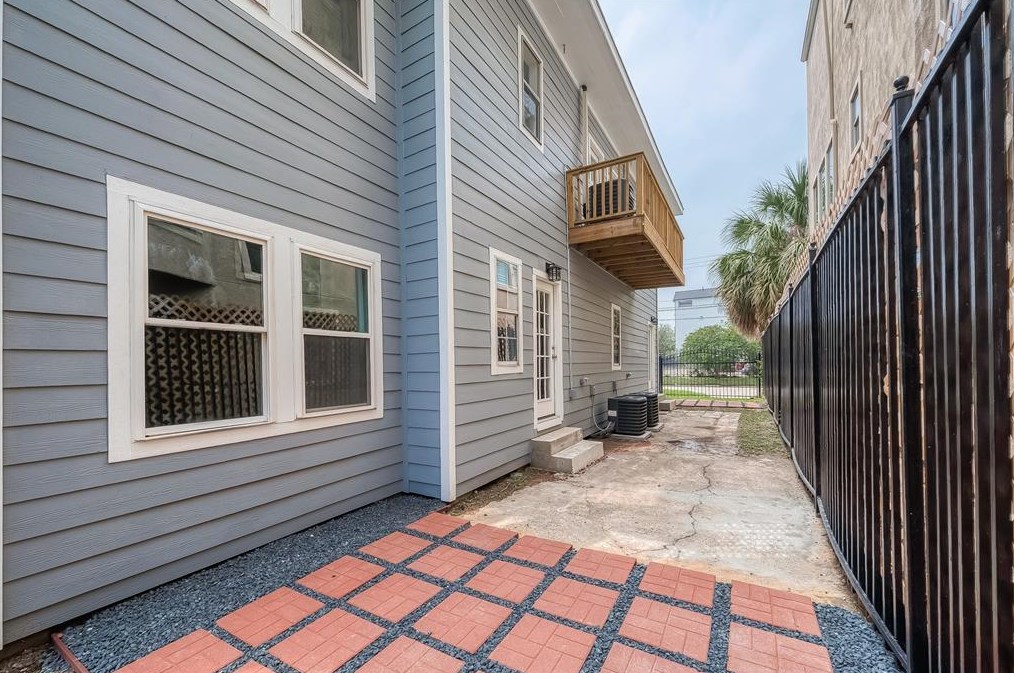 1503 Isabella St, Houston TX  77004-4059 exterior