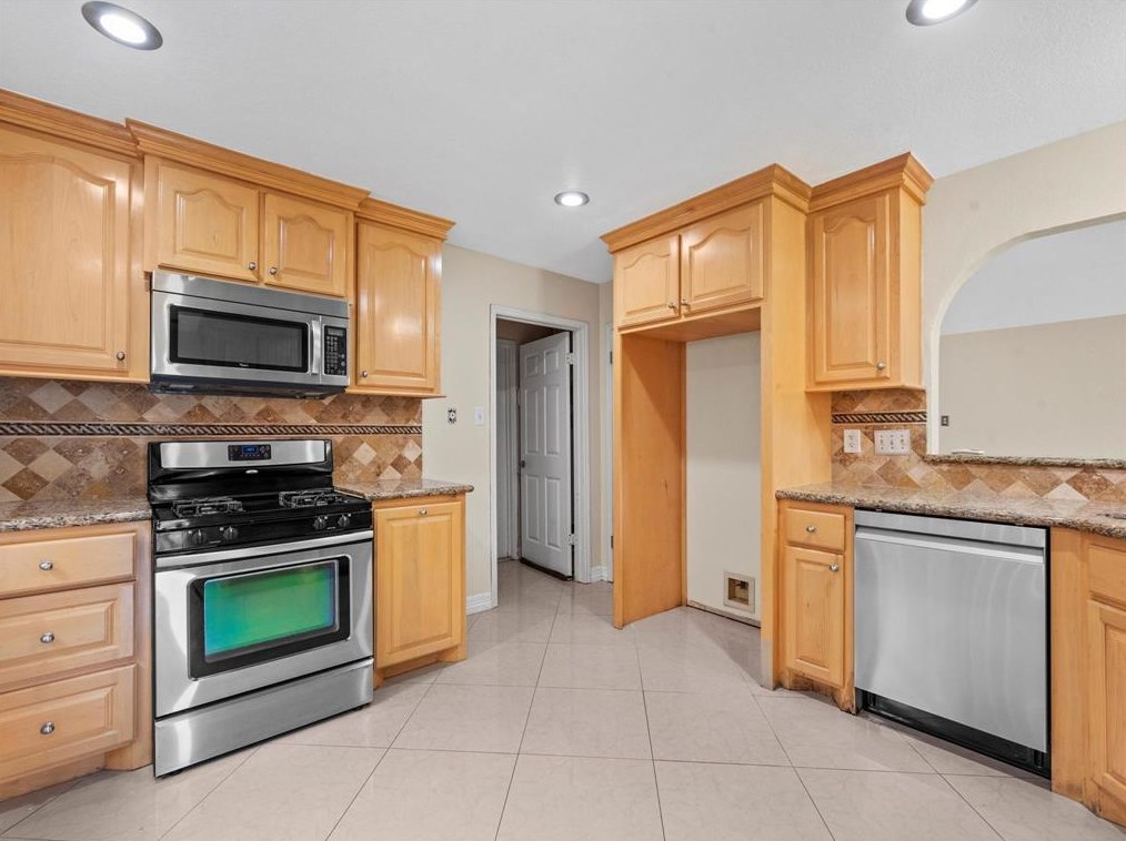 6003 Santa Christi Dr, Houston TX  77053-5065 exterior