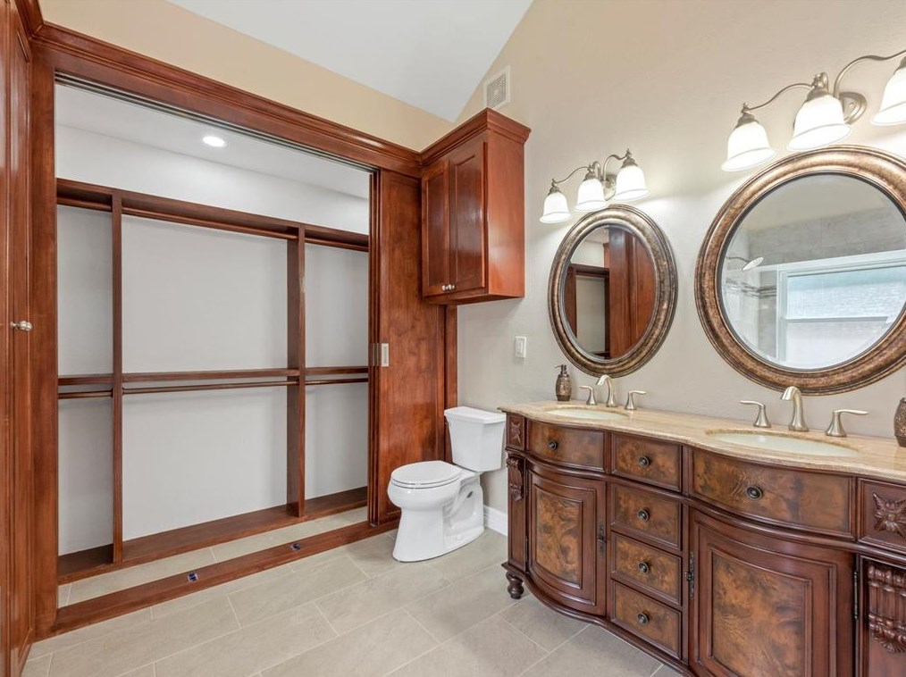 6003 Santa Christi Dr, Houston TX  77053-5065 exterior