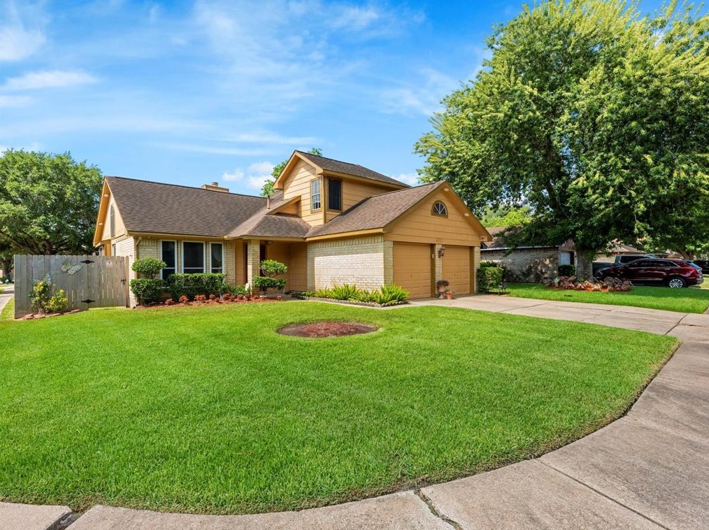 6003 Santa Christi Dr, Houston TX  77053-5052 exterior