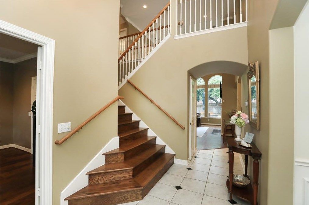 1506 Darnley Ln, Houston TX  77077-1827 exterior