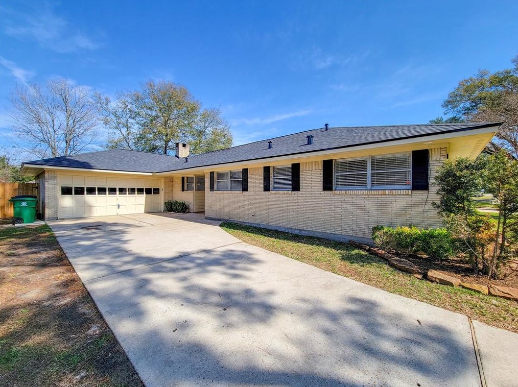 2122 De Milo Dr, Houston TX  77018-1707 exterior