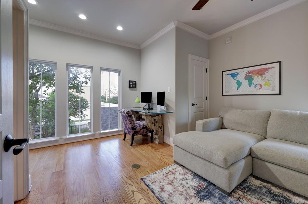 608 Sabine St, Houston TX  77007-8327 exterior