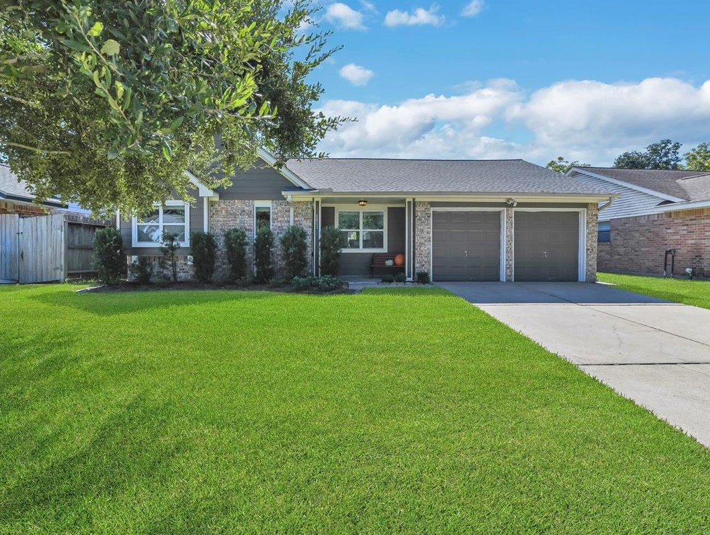 5911 Libbey Ln, Houston TX  77092-5023 exterior