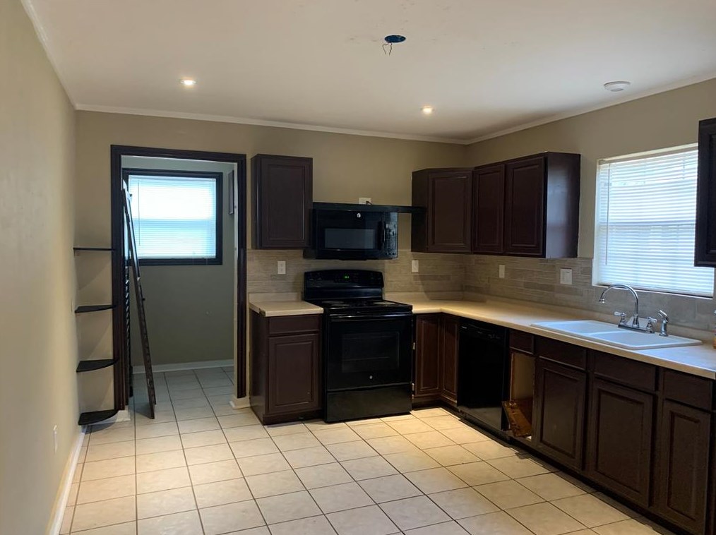 716 Misty Way Dr, Crosby TX  77532-7675 exterior