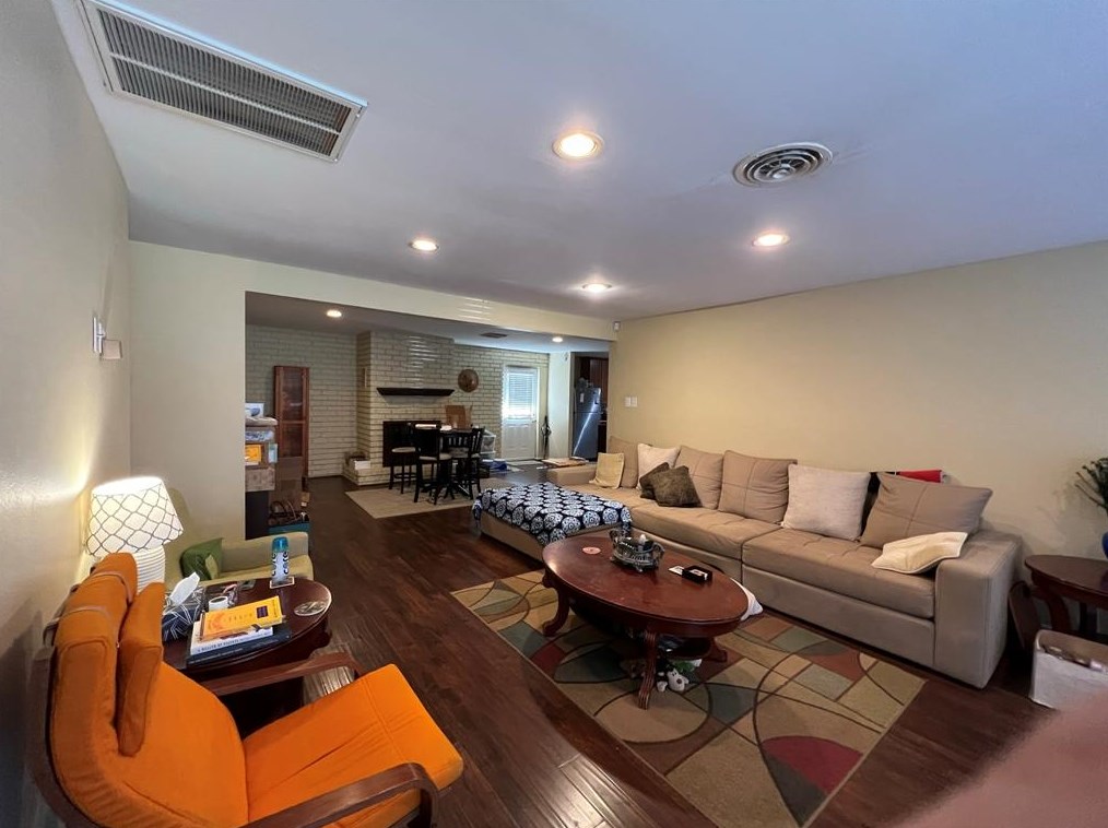 9619 Beverlyhill St, Houston TX  77063-3727 exterior