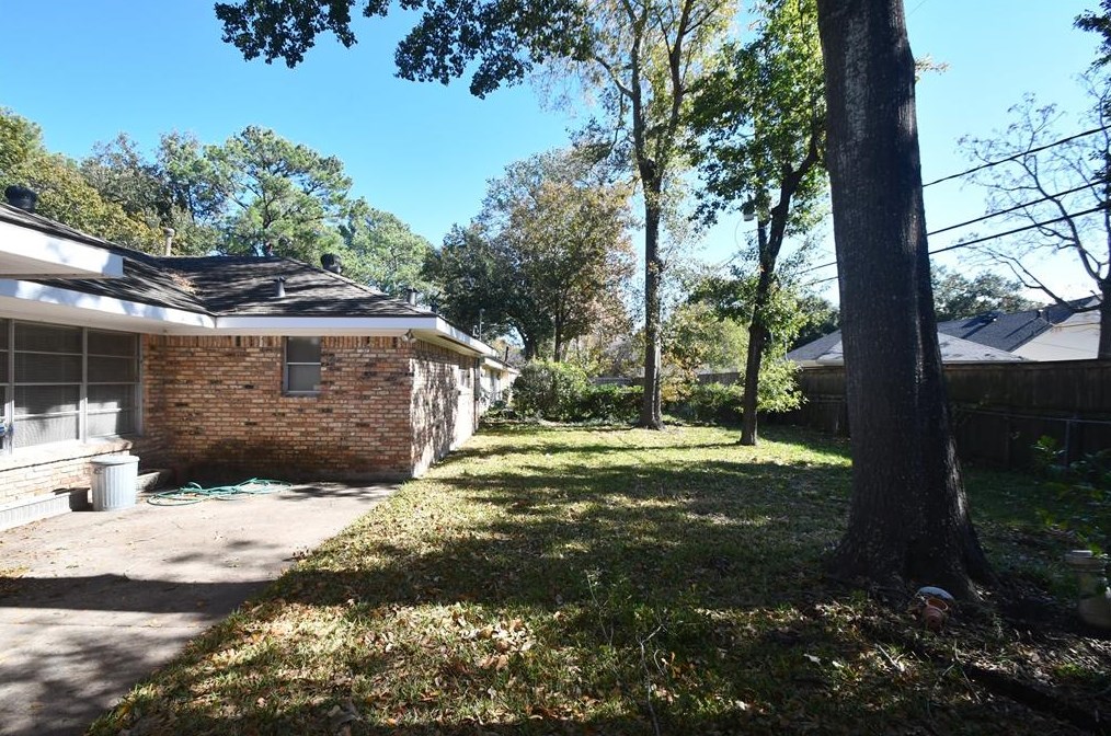 10131 Moorberry Ln, Houston TX  77080-5222 exterior