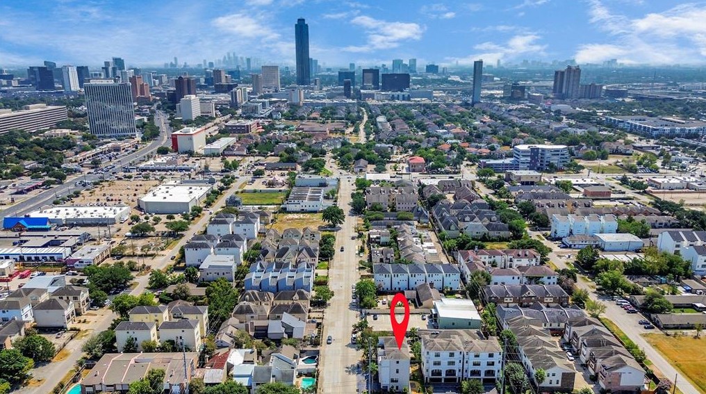 5735 Winsome Ln, Houston TX  77057-5727 exterior