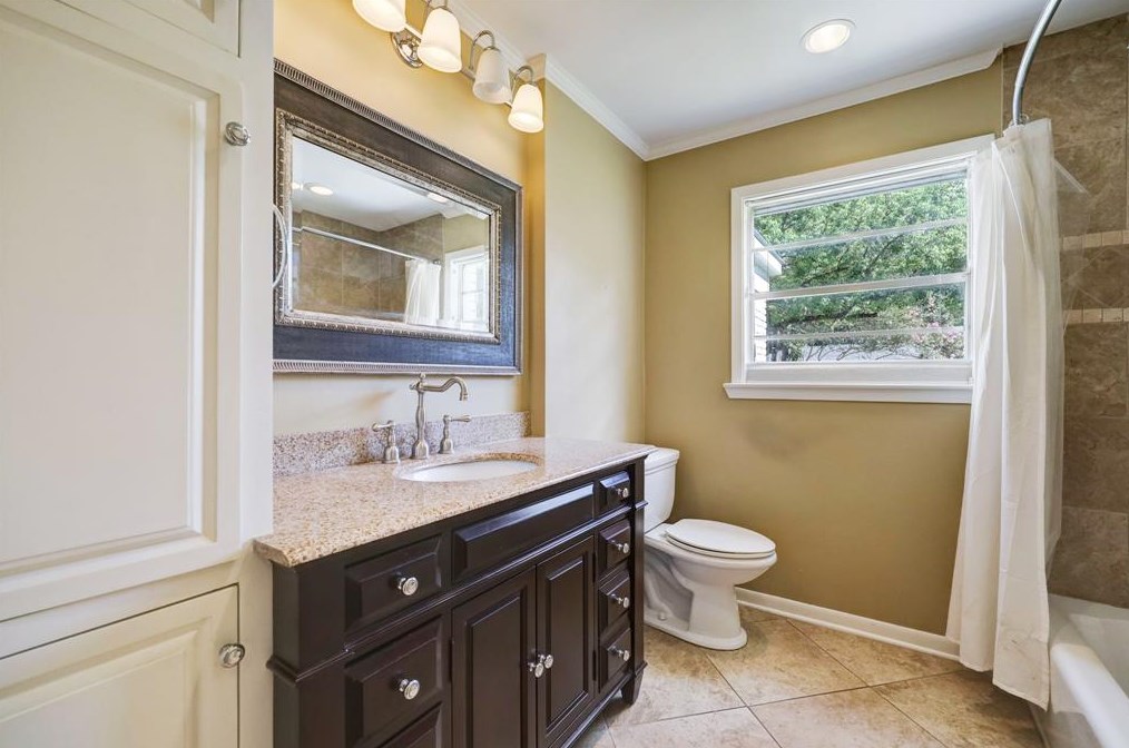 9809 Cedardale, Houston TX  77055-6026 exterior