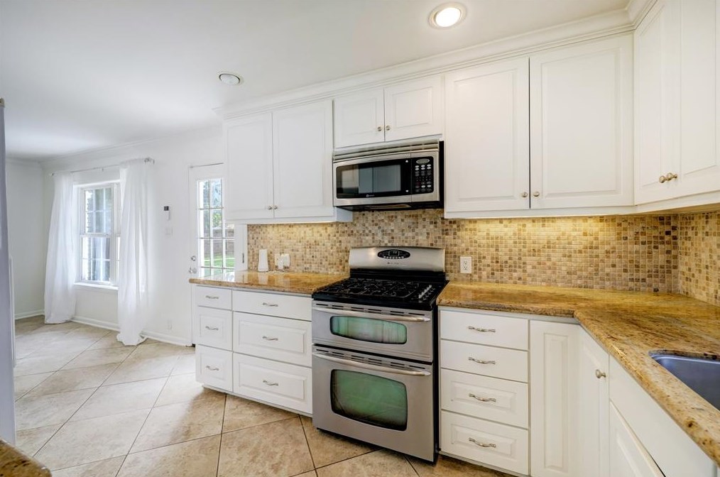 9809 Cedardale, Houston TX  77055-6026 exterior
