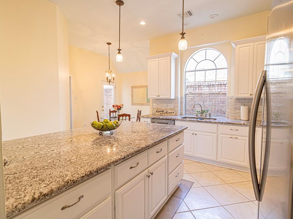 1112 Spinnaker Way, Sugar Land TX 77498-5601 exterior