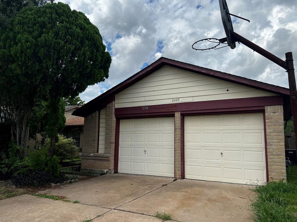 12014 Plumbrook Dr, Houston TX  77099-3210 exterior