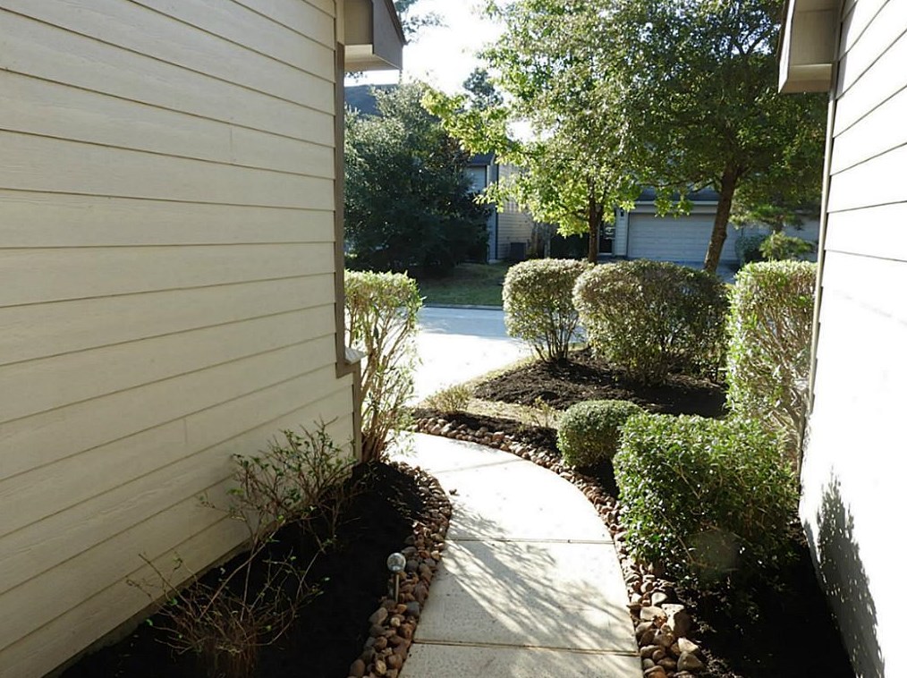 83 Twinvale Loop, Conroe TX  77384-5085 exterior