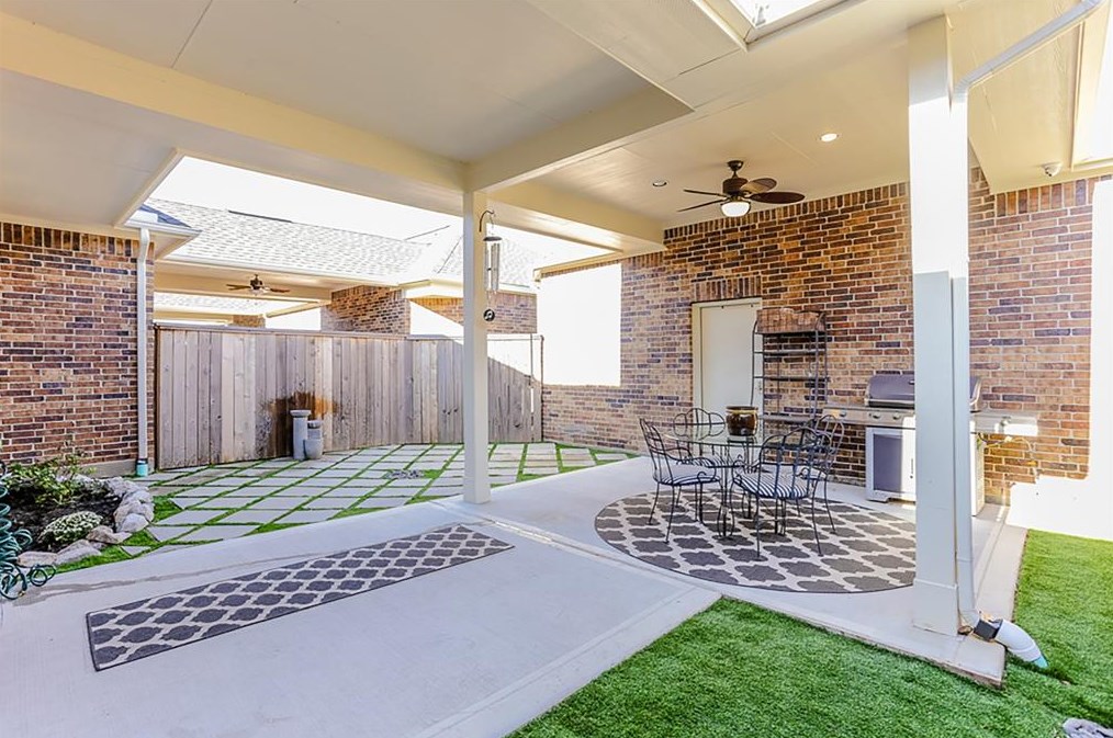 614 Imperial Blvd, Sugar Land TX  77498 exterior