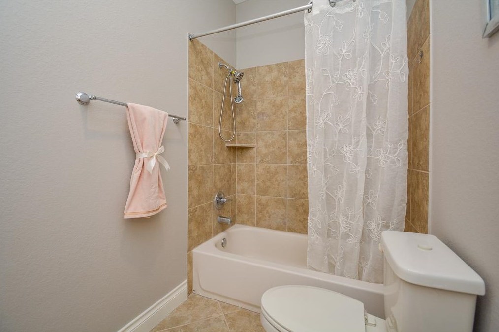 4607 Hickory Branch Ln, Sugar Land TX 77479 exterior