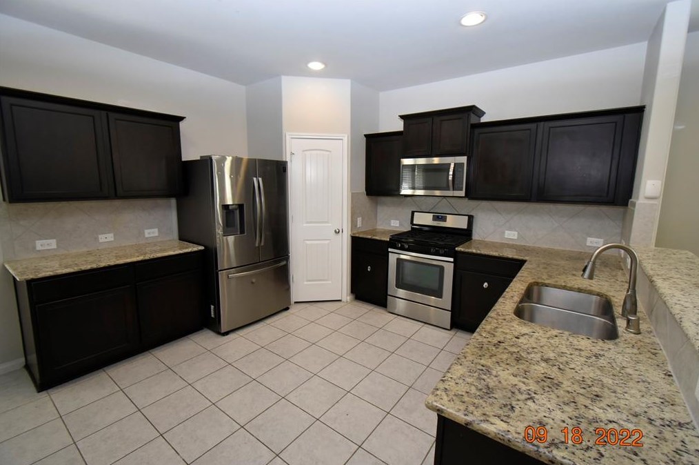 1912 Acaciawood Way, Houston TX  77051 exterior