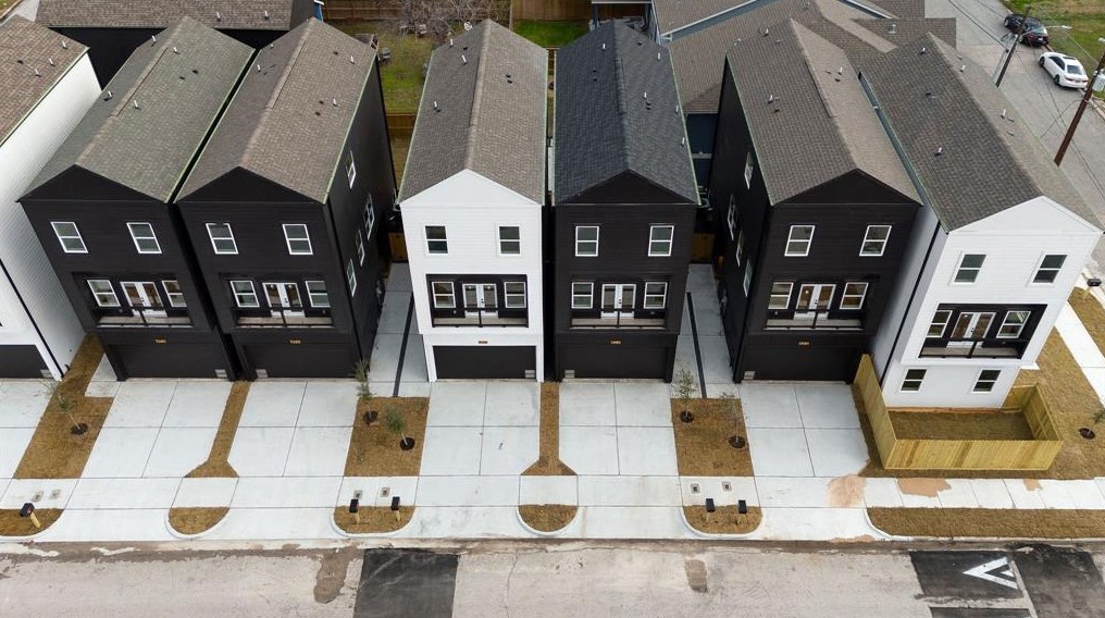 864 35th St, Houston TX  77022-6220 exterior