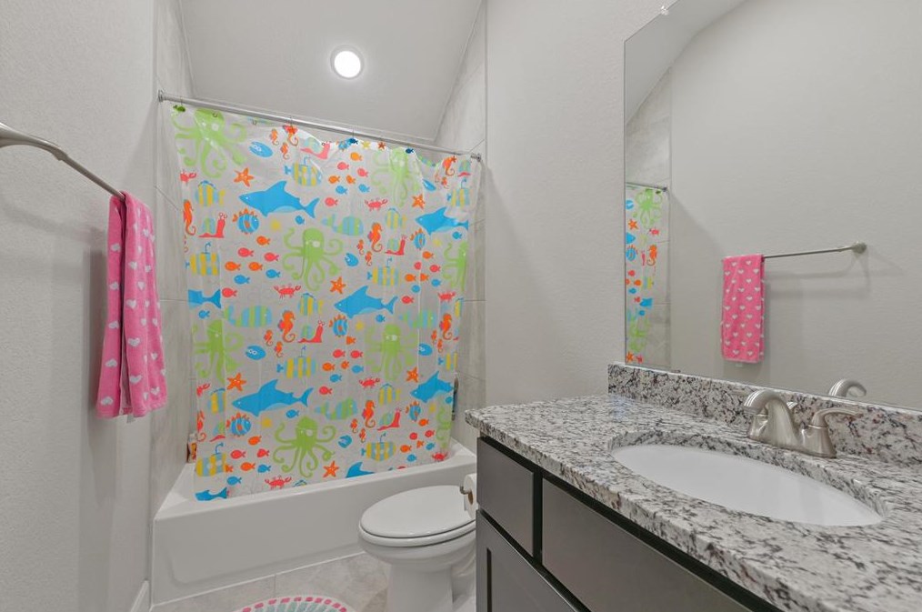 4955 Valkeith Dr, Houston TX  77096-4234 exterior