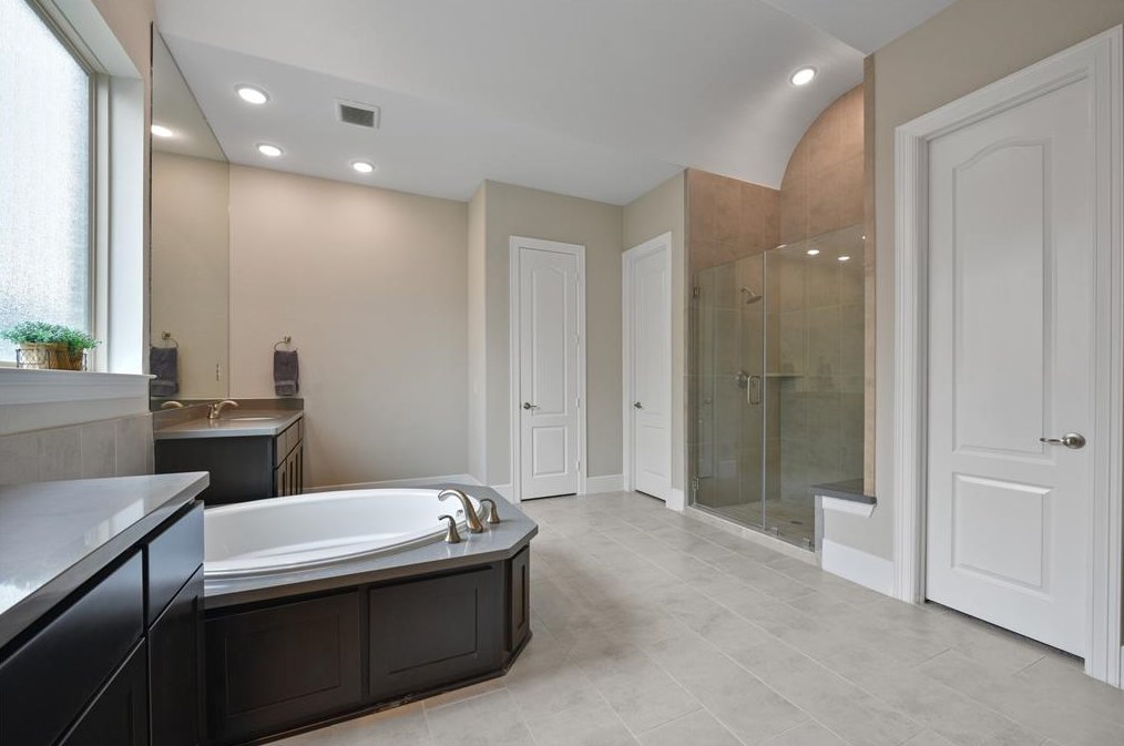 4955 Valkeith Dr, Houston TX  77096-4234 exterior