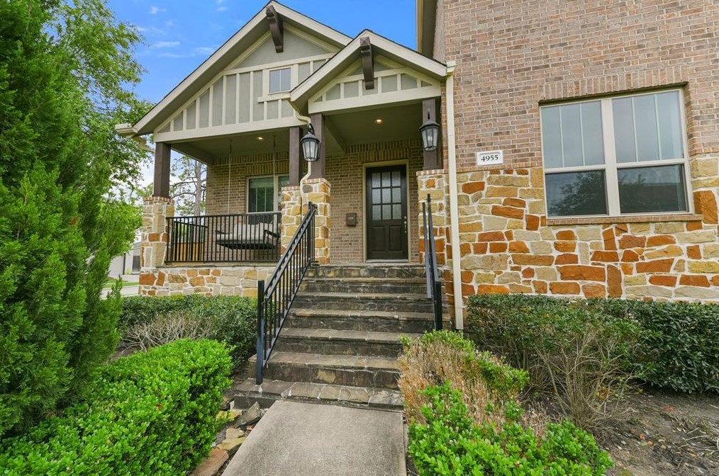 4955 Valkeith Dr, Houston TX  77096-4234 exterior