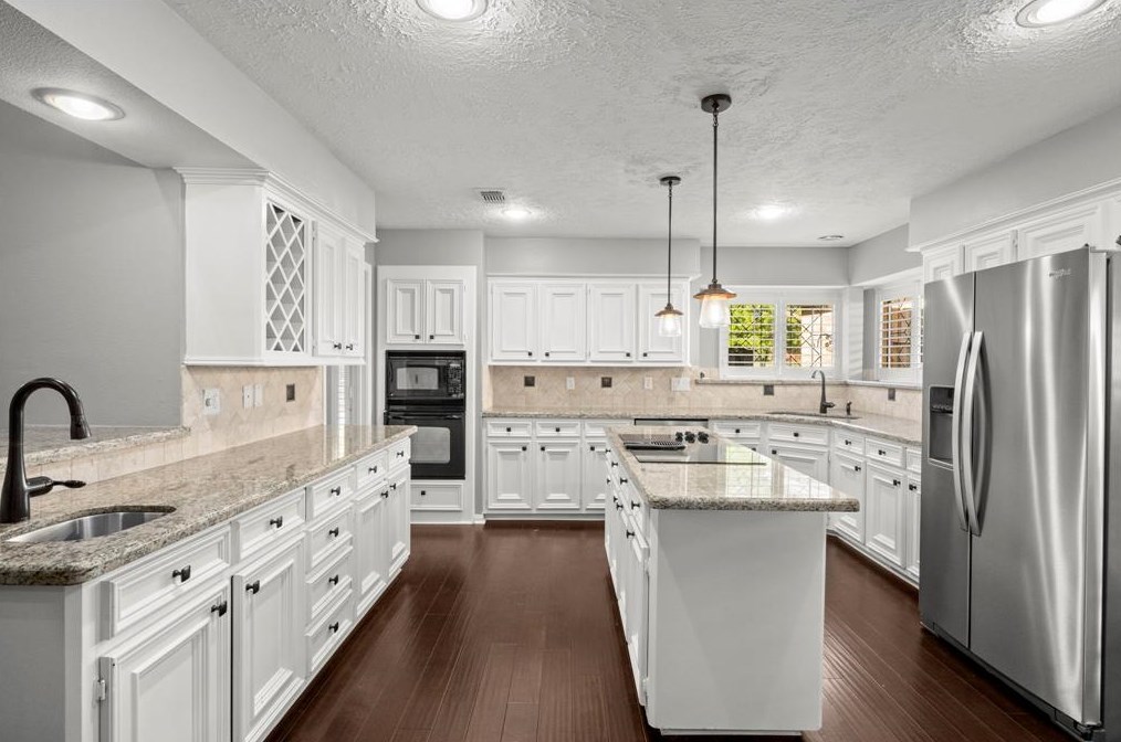 7334 Hearthstone Grn Dr, Houston TX  77095-3594 exterior