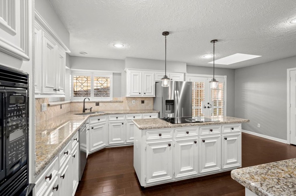 7334 Hearthstone Grn Dr, Houston TX  77095-3594 exterior