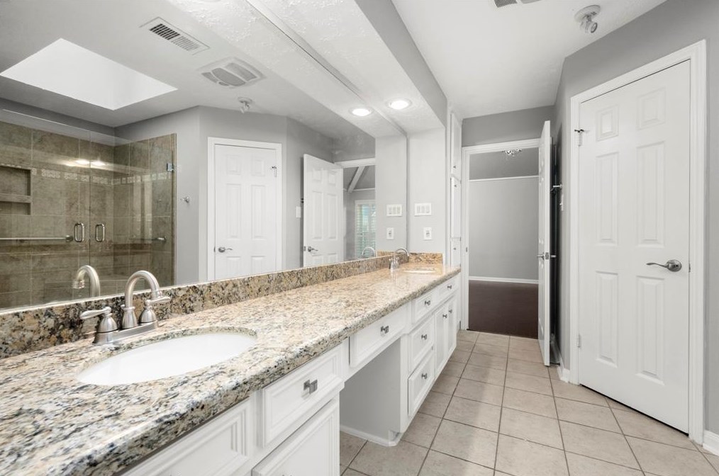 7334 Hearthstone Grn Dr, Houston TX  77095-3594 exterior
