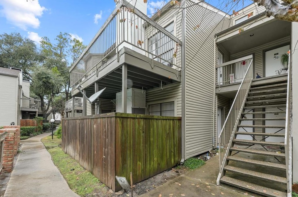 9707 Richmond Ave, Houston TX  77042-4606 exterior