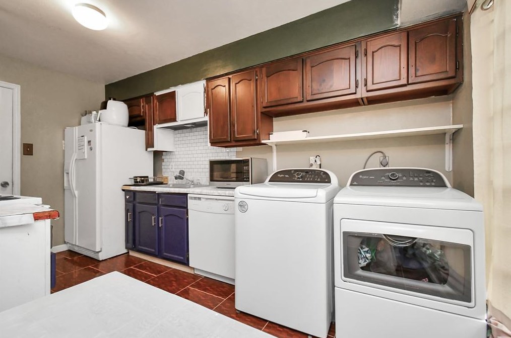 5764 Maple Hl, Houston TX 77088-6727 exterior