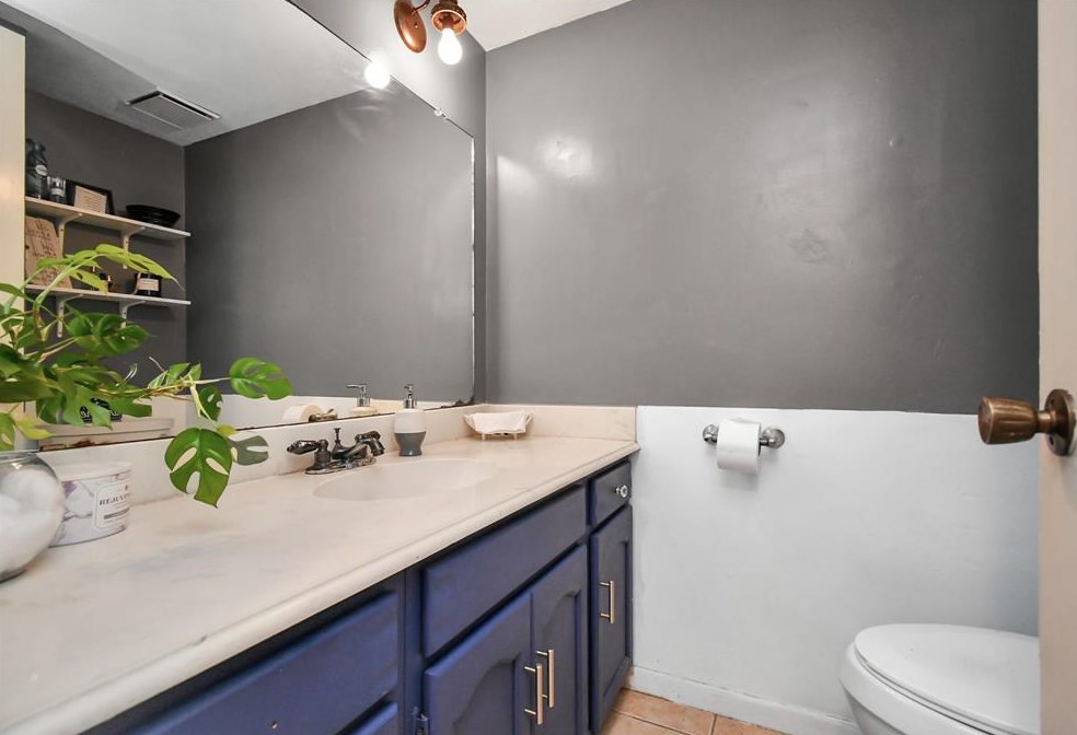 5764 Maple Hl, Houston TX 77088-6727 exterior