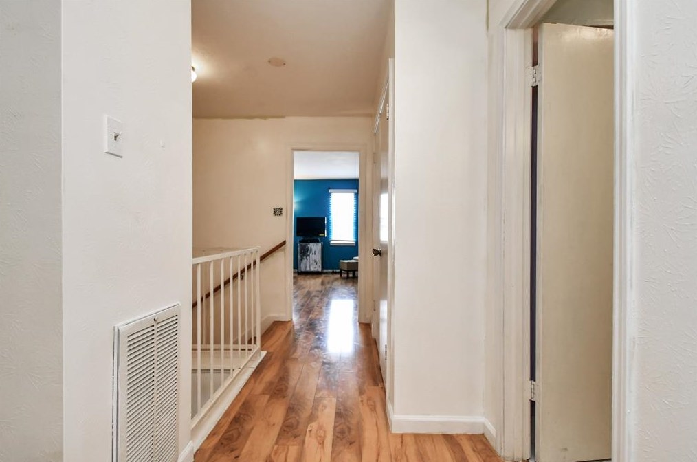 5764 Maple Hl, Houston TX 77088-6727 exterior