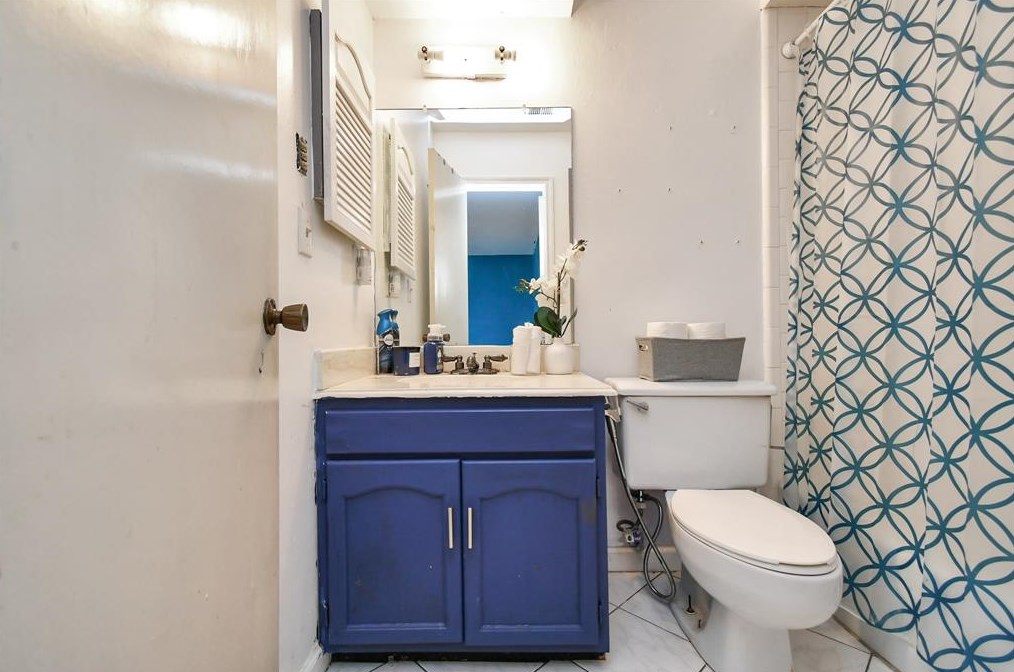 5764 Maple Hl, Houston TX 77088-6727 exterior