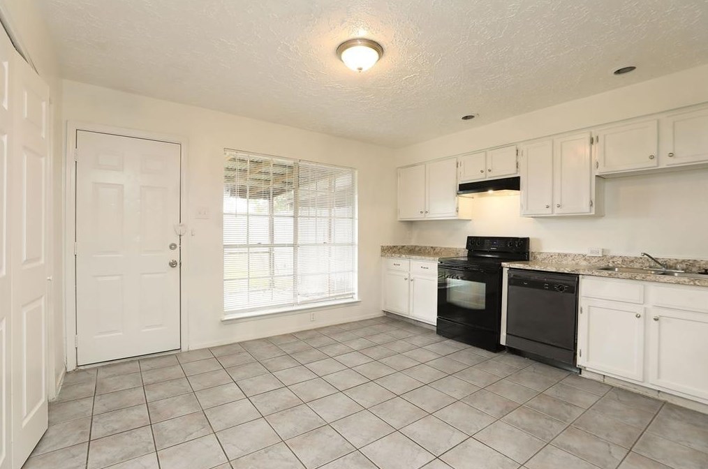 3215 Silverside Dr, Katy TX  77449-3913 exterior