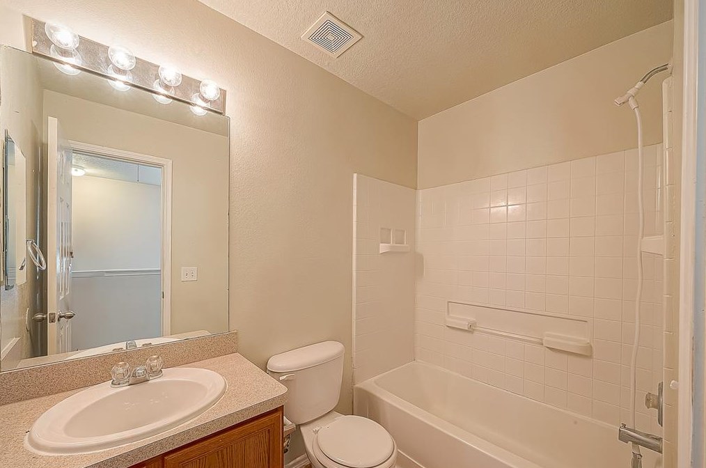 6231 Gillian Park Dr, Katy TX  77449-8530 exterior