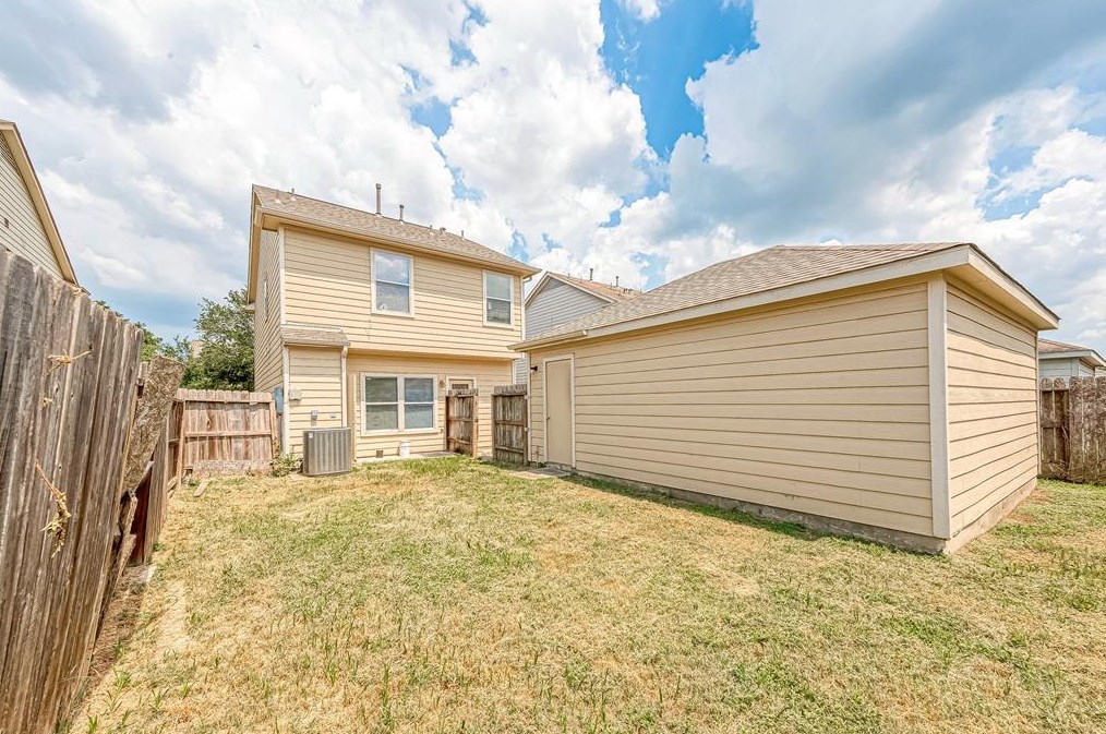 6231 Gillian Park Dr, Katy TX  77449-8530 exterior