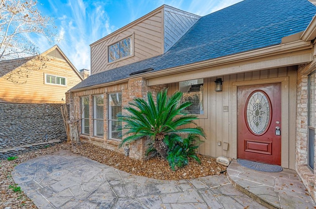 2107 Shadowbriar Dr, Houston TX  77077-6012 exterior