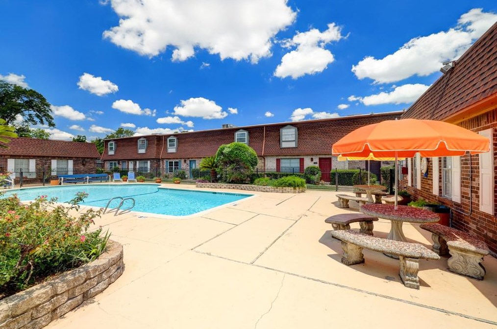 9303 Hammerly Blvd, Houston TX  77080-5449 exterior