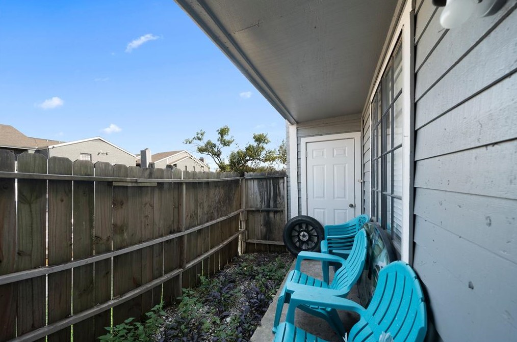 12500 Sandpiper Dr, Houston TX  77035-0068 exterior