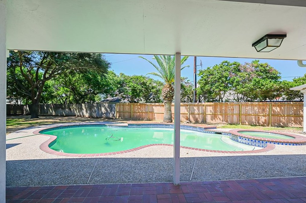 15923 Echo Lodge Dr, Houston TX  77095-4074 exterior