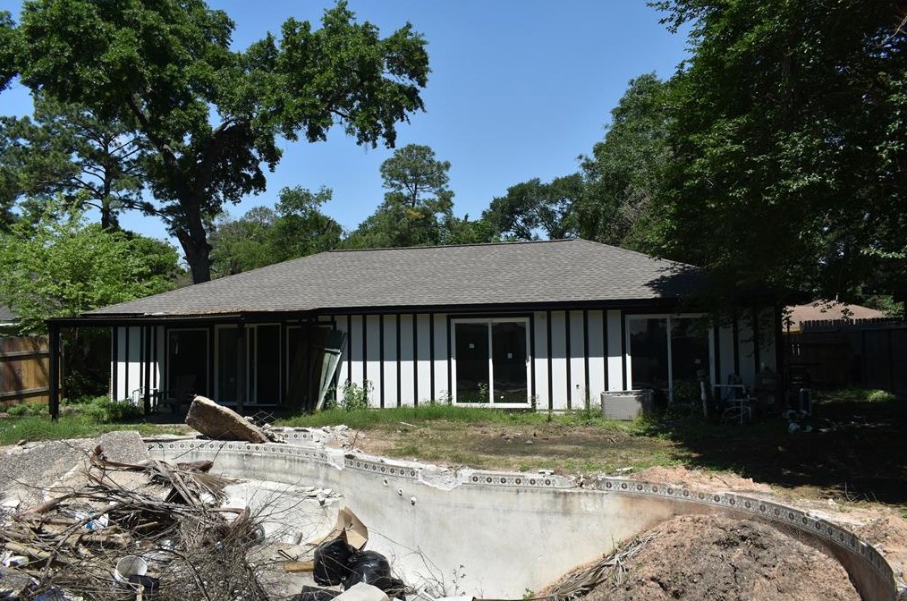 10303 Eddystone Dr, Houston TX  77043-3326 exterior