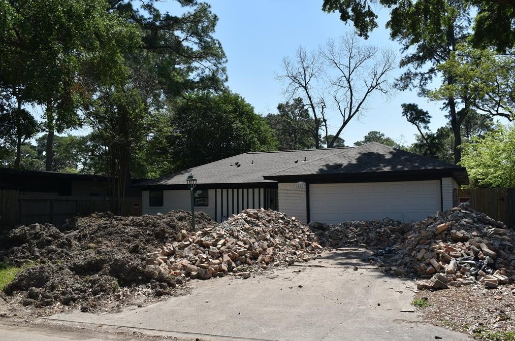 10303 Eddystone Dr, Houston TX  77043-3326 exterior