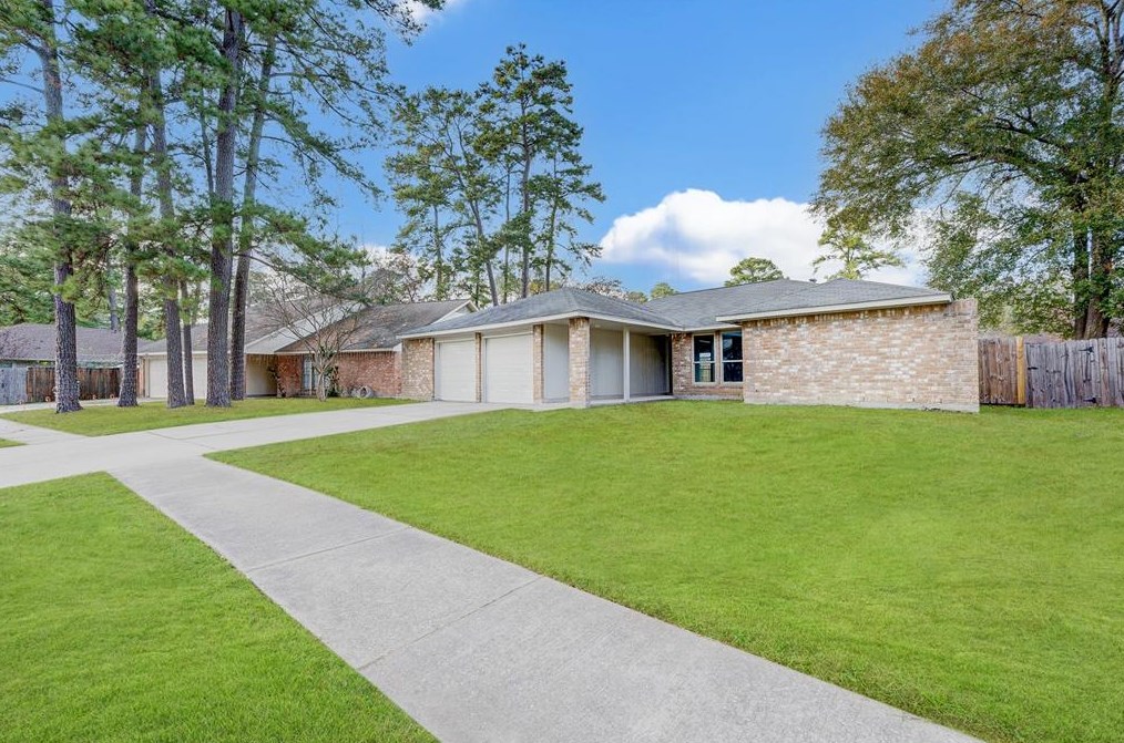 5211 Sweetwind Ln, Spring TX  77373-6923 exterior